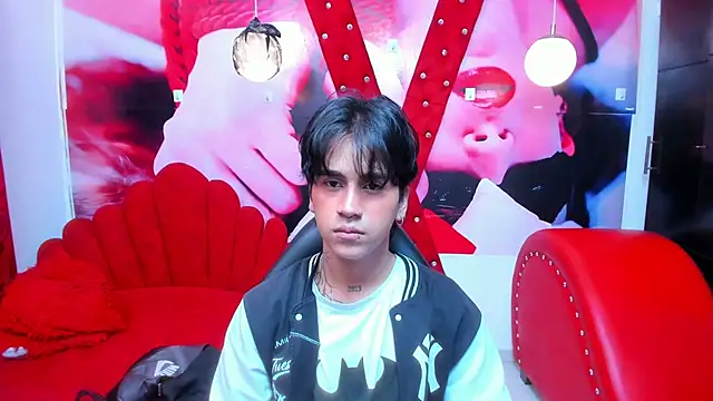 Snapshot of alex_477 chatting on November 25, 11:32 am alex 477 online show from November 25, 11:32 am