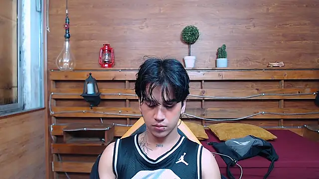 Snapshot of alex_477 chatting on November 26, 11:33 am alex 477 online show from November 26, 11:33 am