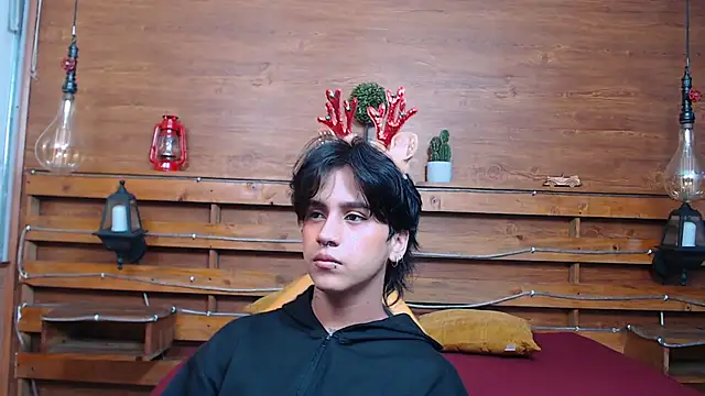 Snapshot of alex_477 chatting on December 2, 11:37 am alex 477 online show from December 2, 11:37 am