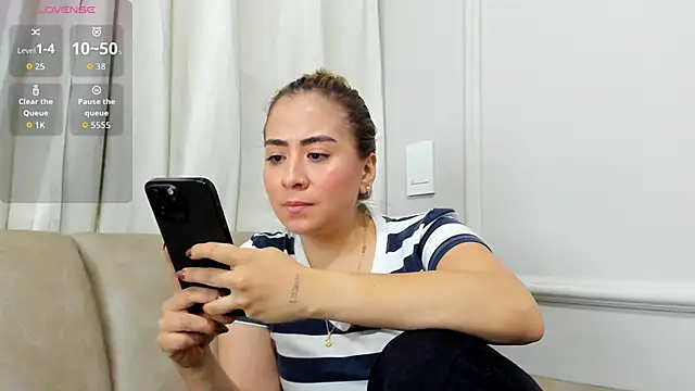 Snapshot of Lia_walton chatting on November 28, 5:04 pm Lia walton online show from November 28, 5:04 pm