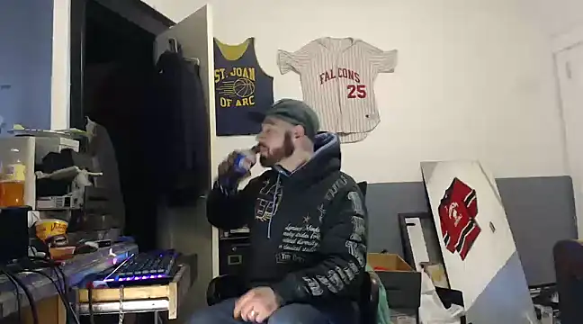 Snapshot of sledge901 chatting on February 15, 5:39 pm sledge901 online show from February 15, 5:39 pm