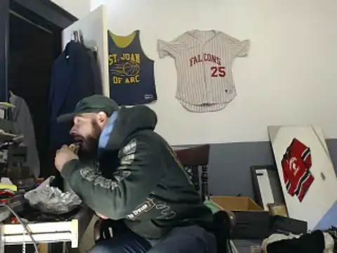 Snapshot of sledge901 chatting on February 17, 7:42 pm sledge901 online show from February 17, 7:42 pm