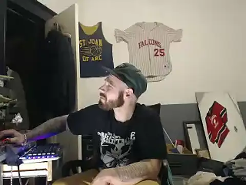 Snapshot of sledge901 chatting on February 18, 4:26 am sledge901 online show from February 18, 4:26 am