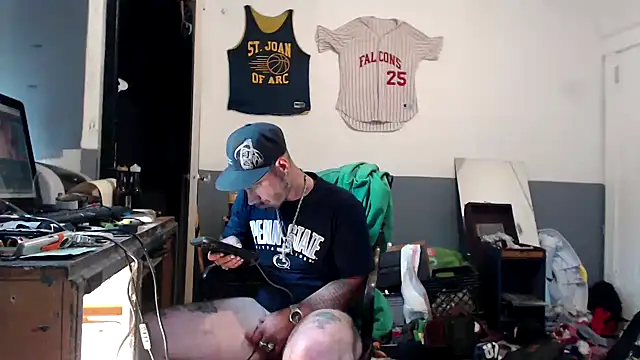 Snapshot of sledge901 chatting on October 18, 5:46 pm sledge901 online show from October 18, 5:46 pm