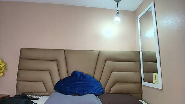 Snapshot of Feniix__ chatting on November 6, 4:13 am Feniix online show from November 6, 4:13 am