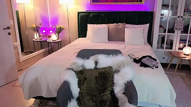 JoanneGG online show from March 5, 2:24 pm