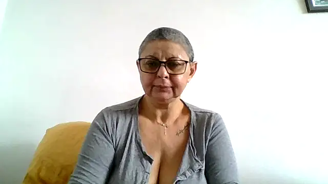 roseblak42 online show from November 20, 9:09 am