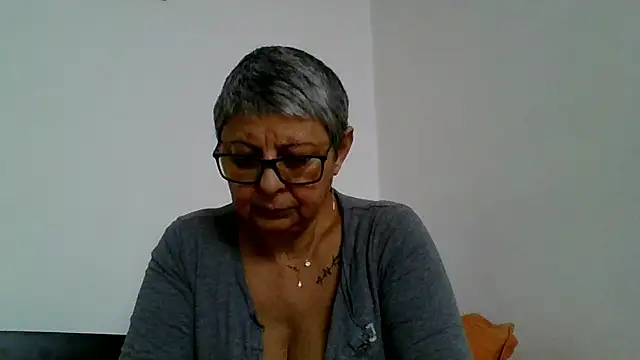 roseblak42 online show from January 8, 11:45 am