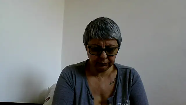 roseblak42 online show from February 3, 12:32 pm