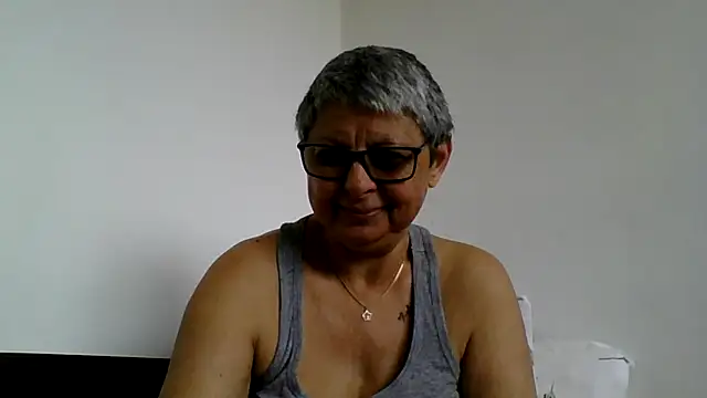 roseblak42 online show from May 24, 9:14 am