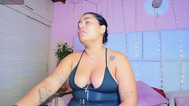 kiana cream online show from March 2, 11:50 am