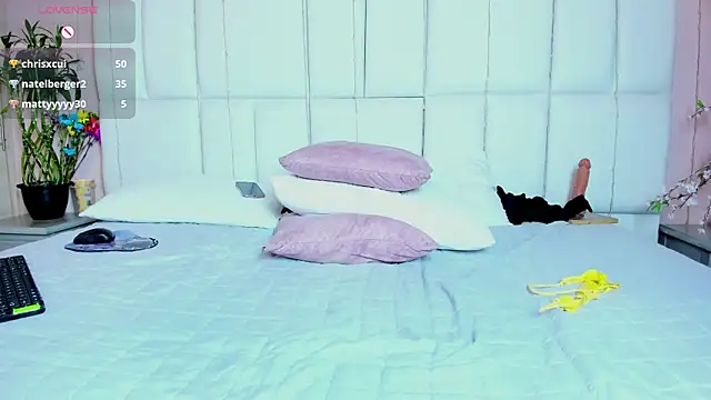 kiana cream online show from March 16, 3:04 am