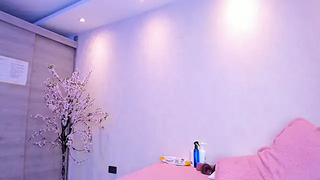 kiana cream online show from October 20, 12:38 pm