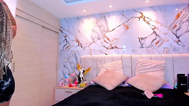 kiana cream online show from February 23, 11:40 am