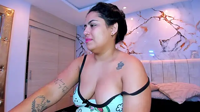 Snapshot of kiana_cream chatting on May 20, 1:50 pm kiana cream online show from May 20, 1:50 pm
