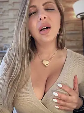  Abril-Office1 online show from October 6, 6:05 pm