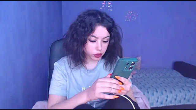 Snapshot of LovelyJulliette chatting on February 12, 1:37 pm LovelyJulliette online show from February 12, 1:37 pm