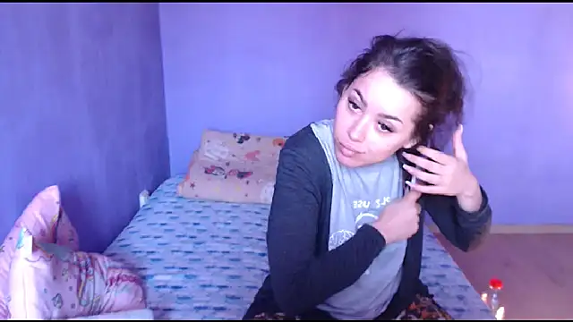 Snapshot of LovelyJulliette chatting on March 5, 12:00 pm LovelyJulliette online show from March 5, 12:00 pm