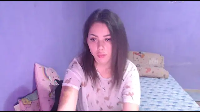 Snapshot of LovelyJulliette chatting on March 7, 8:11 pm LovelyJulliette online show from March 7, 8:11 pm