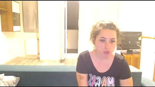 Snapshot of LovelyJulliette chatting on March 12, 6:00 pm LovelyJulliette online show from March 12, 6:00 pm