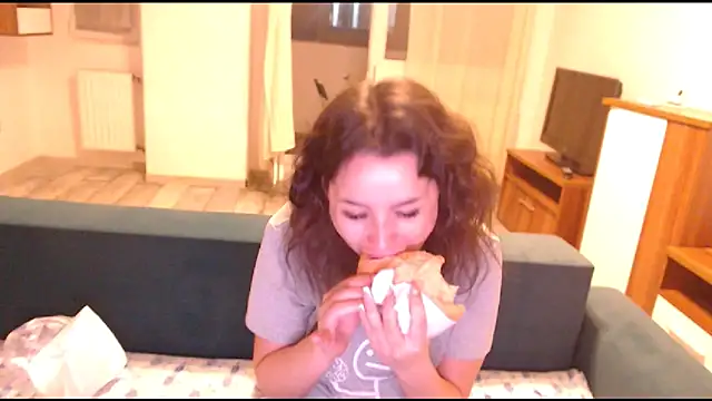 Snapshot of LovelyJulliette chatting on March 21, 6:29 pm LovelyJulliette online show from March 21, 6:29 pm