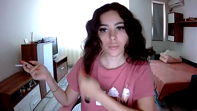 Snapshot of LovelyJulliette chatting on September 28, 10:42 am LovelyJulliette online show from September 28, 10:42 am