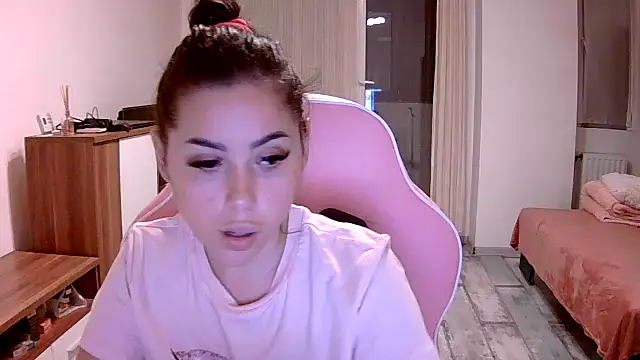 Snapshot of LovelyJulliette chatting on October 6, 5:32 pm LovelyJulliette online show from October 6, 5:32 pm