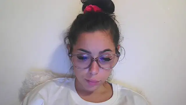 Snapshot of LovelyJulliette chatting on October 15, 12:11 am LovelyJulliette online show from October 15, 12:11 am