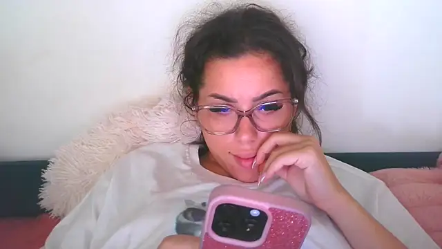 Snapshot of LovelyJulliette chatting on October 15, 12:16 pm LovelyJulliette online show from October 15, 12:16 pm