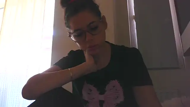 Snapshot of LovelyJulliette chatting on October 17, 9:23 am LovelyJulliette online show from October 17, 9:23 am