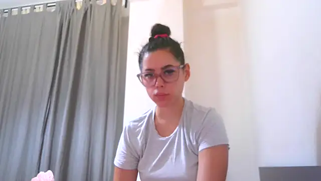 Snapshot of LovelyJulliette chatting on October 18, 5:03 pm LovelyJulliette online show from October 18, 5:03 pm