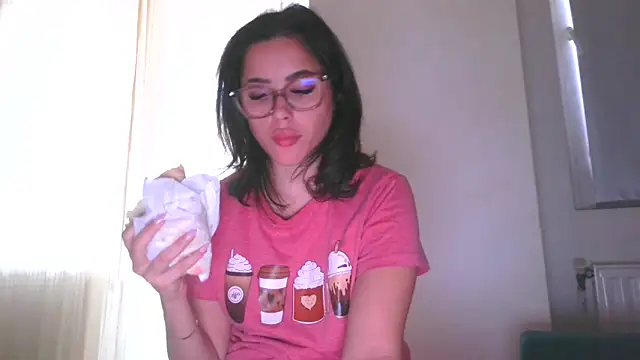 Snapshot of LovelyJulliette chatting on October 26, 2:23 pm LovelyJulliette online show from October 26, 2:23 pm