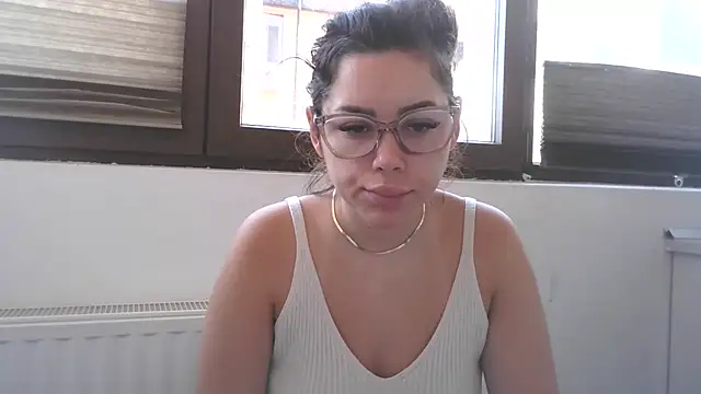 Snapshot of LovelyJulliette chatting on November 6, 8:37 am LovelyJulliette online show from November 6, 8:37 am