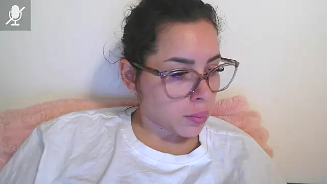 Snapshot of LovelyJulliette chatting on November 8, 11:21 am LovelyJulliette online show from November 8, 11:21 am