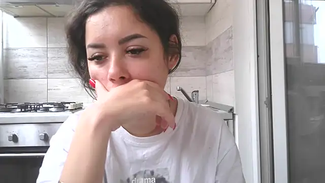 Snapshot of LovelyJulliette chatting on November 10, 11:42 am LovelyJulliette online show from November 10, 11:42 am