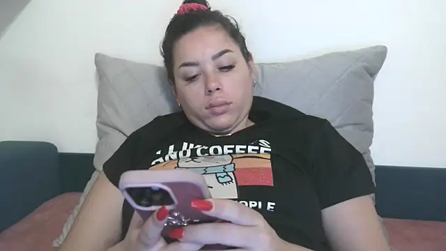 Snapshot of LovelyJulliette chatting on November 19, 3:45 pm LovelyJulliette online show from November 19, 3:45 pm