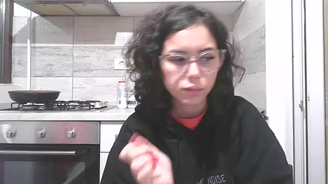 Snapshot of LovelyJulliette chatting on November 20, 4:18 pm LovelyJulliette online show from November 20, 4:18 pm