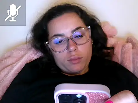 Snapshot of LovelyJulliette chatting on November 25, 3:12 pm LovelyJulliette online show from November 25, 3:12 pm