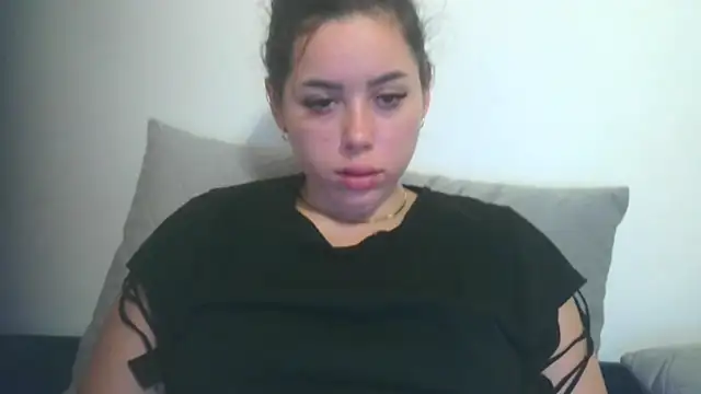 Snapshot of LovelyJulliette chatting on December 1, 2:22 pm LovelyJulliette online show from December 1, 2:22 pm