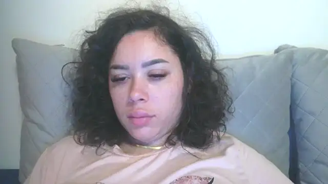 Snapshot of LovelyJulliette chatting on December 3, 12:36 pm LovelyJulliette online show from December 3, 12:36 pm