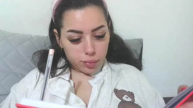 LovelyJulliette online show from February 9, 6:45 pm