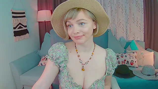 Snapshot of NandiSmile chatting on February 19, 5:49 pm NandiSmile online show from February 19, 5:49 pm