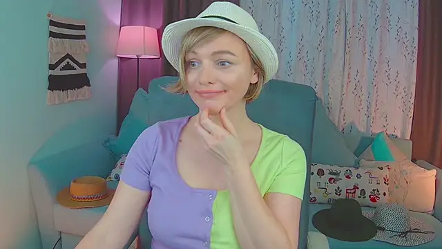 Snapshot of NandiSmile chatting on February 27, 2:54 pm NandiSmile online show from February 27, 2:54 pm