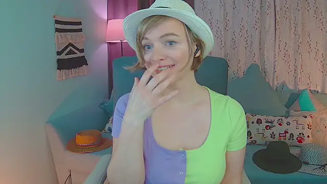 Snapshot of NandiSmile chatting on February 27, 6:09 pm NandiSmile online show from February 27, 6:09 pm