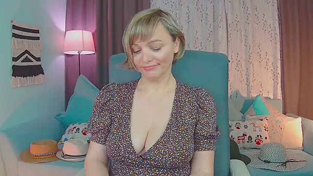 Snapshot of NandiSmile chatting on February 28, 7:46 pm NandiSmile online show from February 28, 7:46 pm