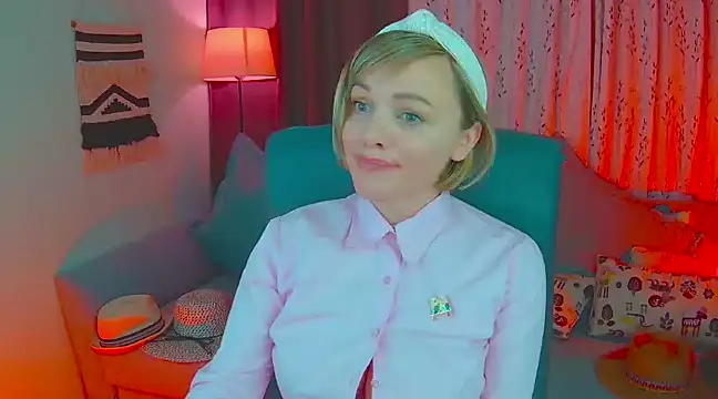 Snapshot of NandiSmile chatting on March 7, 8:11 pm NandiSmile online show from March 7, 8:11 pm