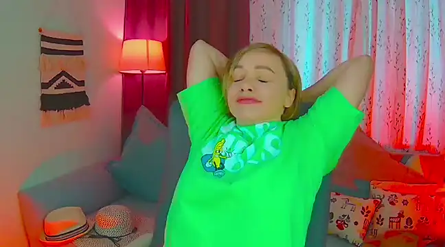 Snapshot of NandiSmile chatting on March 10, 7:42 am NandiSmile online show from March 10, 7:42 am