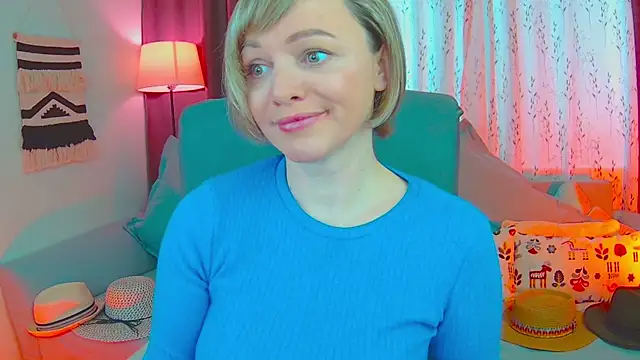 Snapshot of NandiSmile chatting on March 13, 10:26 am NandiSmile online show from March 13, 10:26 am