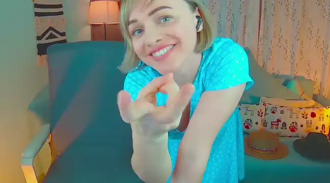 Snapshot of NandiSmile chatting on March 17, 4:43 pm NandiSmile online show from March 17, 4:43 pm