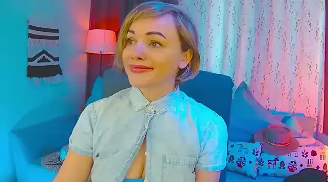 Snapshot of NandiSmile chatting on March 19, 7:07 am NandiSmile online show from March 19, 7:07 am